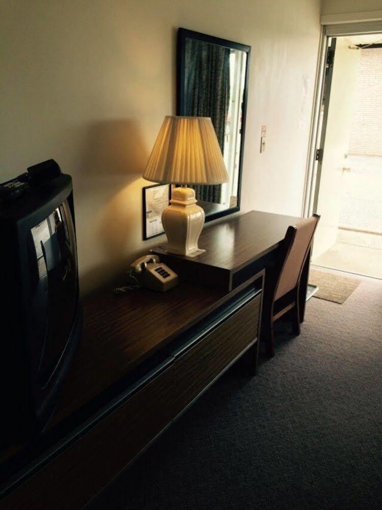 Town'N Country Motor Inn Лимингтон Экстерьер фото